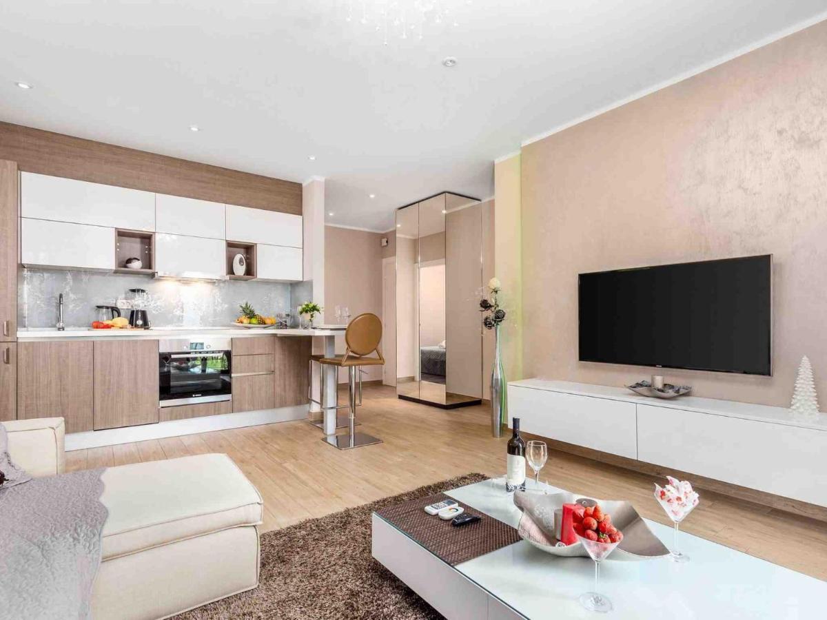 Srok Apartments With Pool คาสตาฟ ภายนอก รูปภาพ
