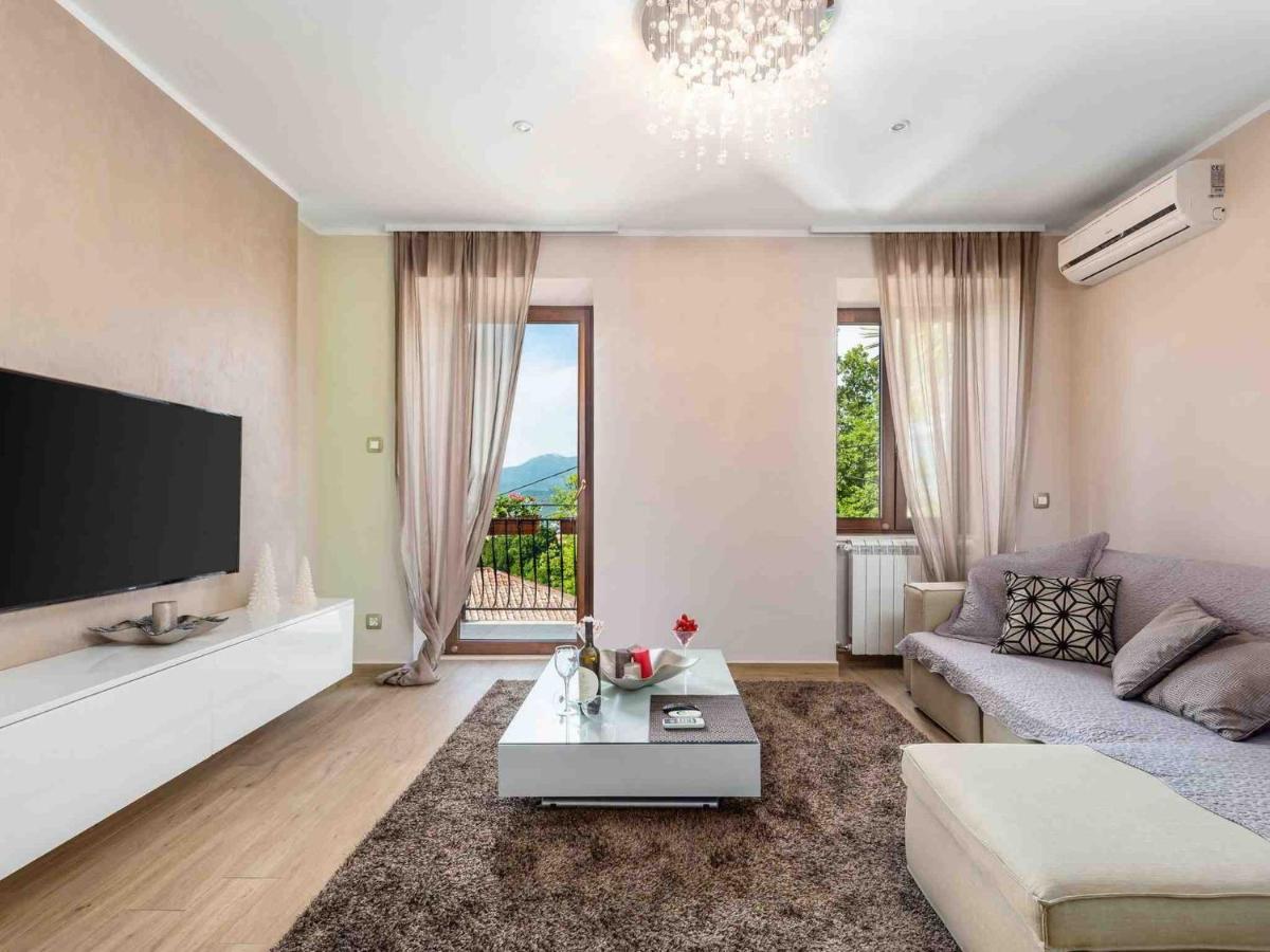 Srok Apartments With Pool คาสตาฟ ห้อง รูปภาพ