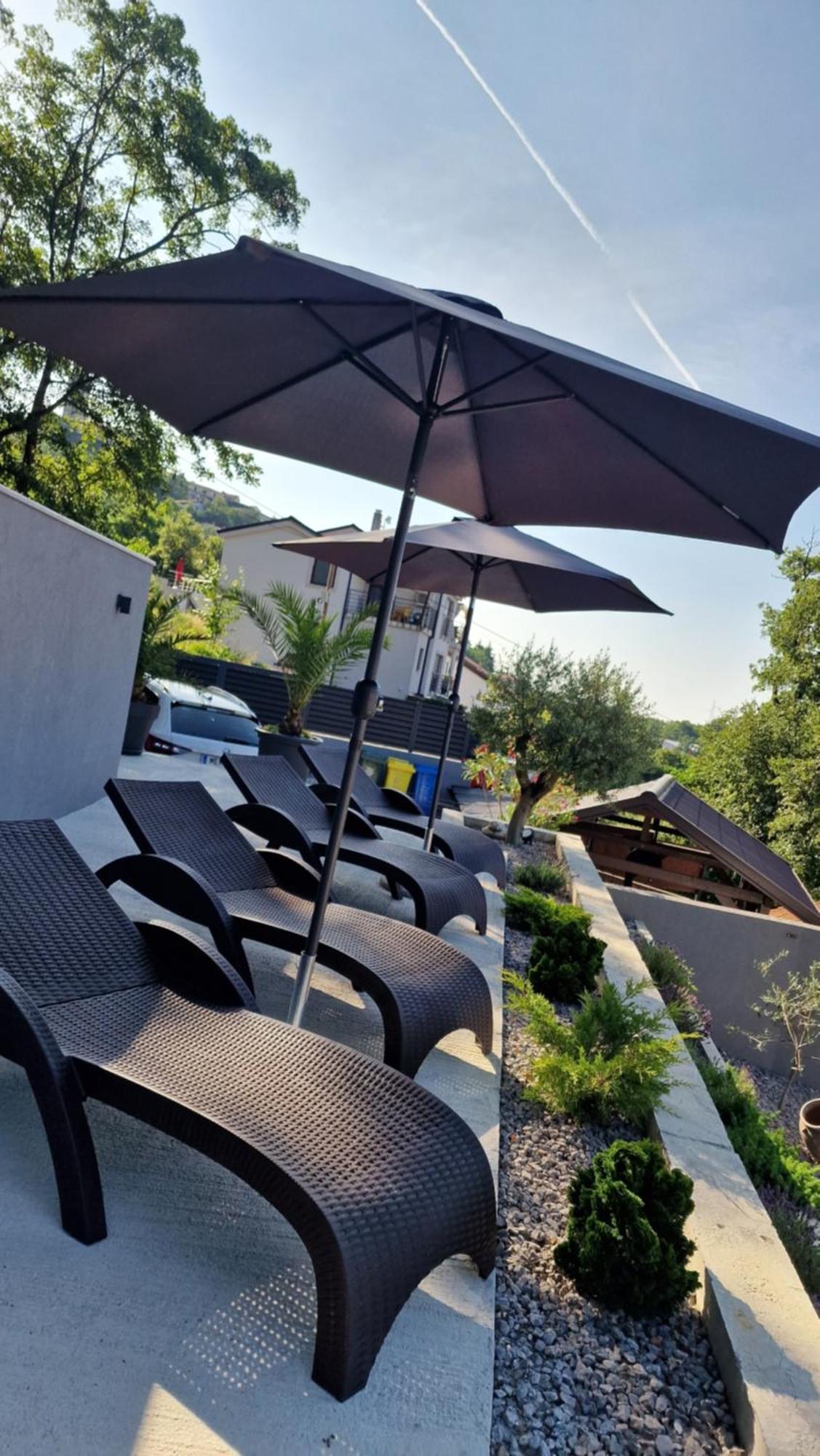 Srok Apartments With Pool คาสตาฟ ภายนอก รูปภาพ